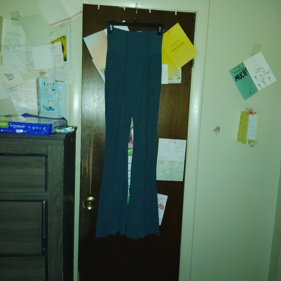 OUT FROM UNDER Urban Outfitters Aria Seamed Flare Leggings - Small 🆕 - Picture 4 of 11